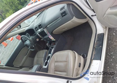 2010 Ford Fusion Hybrid z USA, uszkodzony, nr VIN 3FADP0L30AR200029